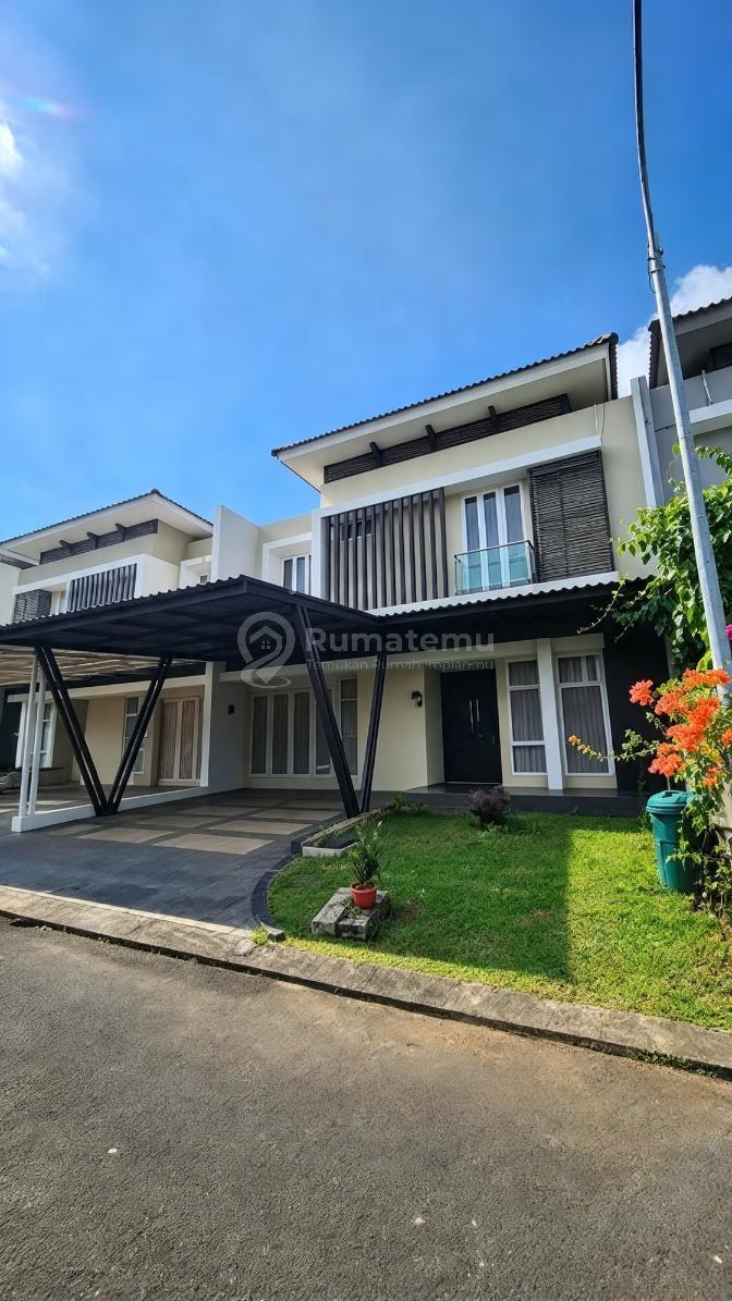 Dijual Rumah Pake Kanopi 2 Carport Masi Ada Garasi Jg di Gading Serpong