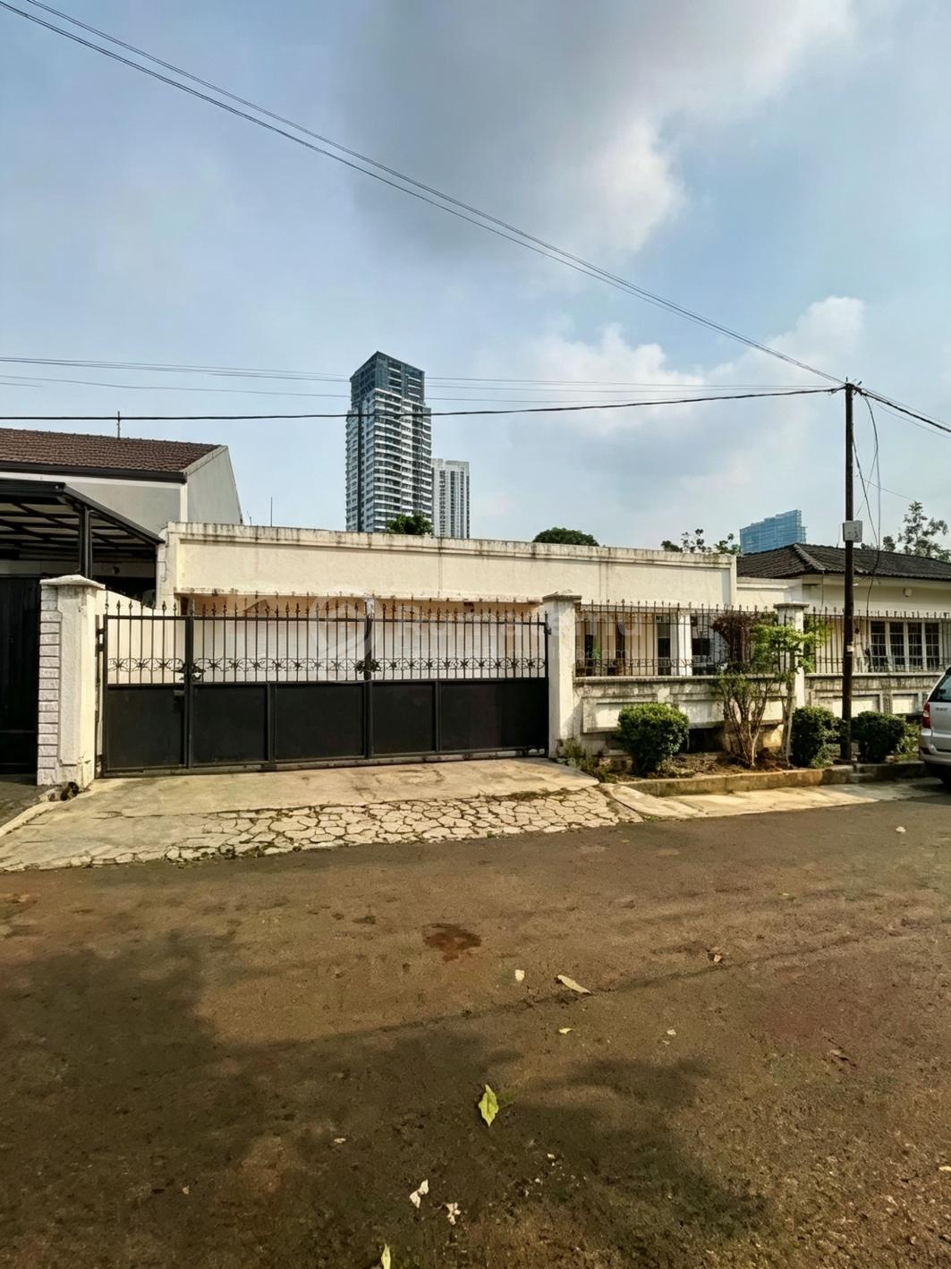 Rumah Bagus Tanah Sangat Luas Dalam Komplek Premium Di Kuningan