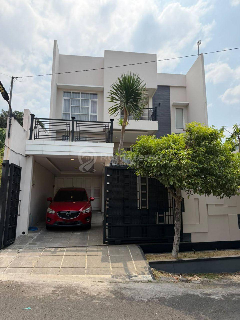 Disewakan Rumah 2 Lantai di Bukit Sari Semarang