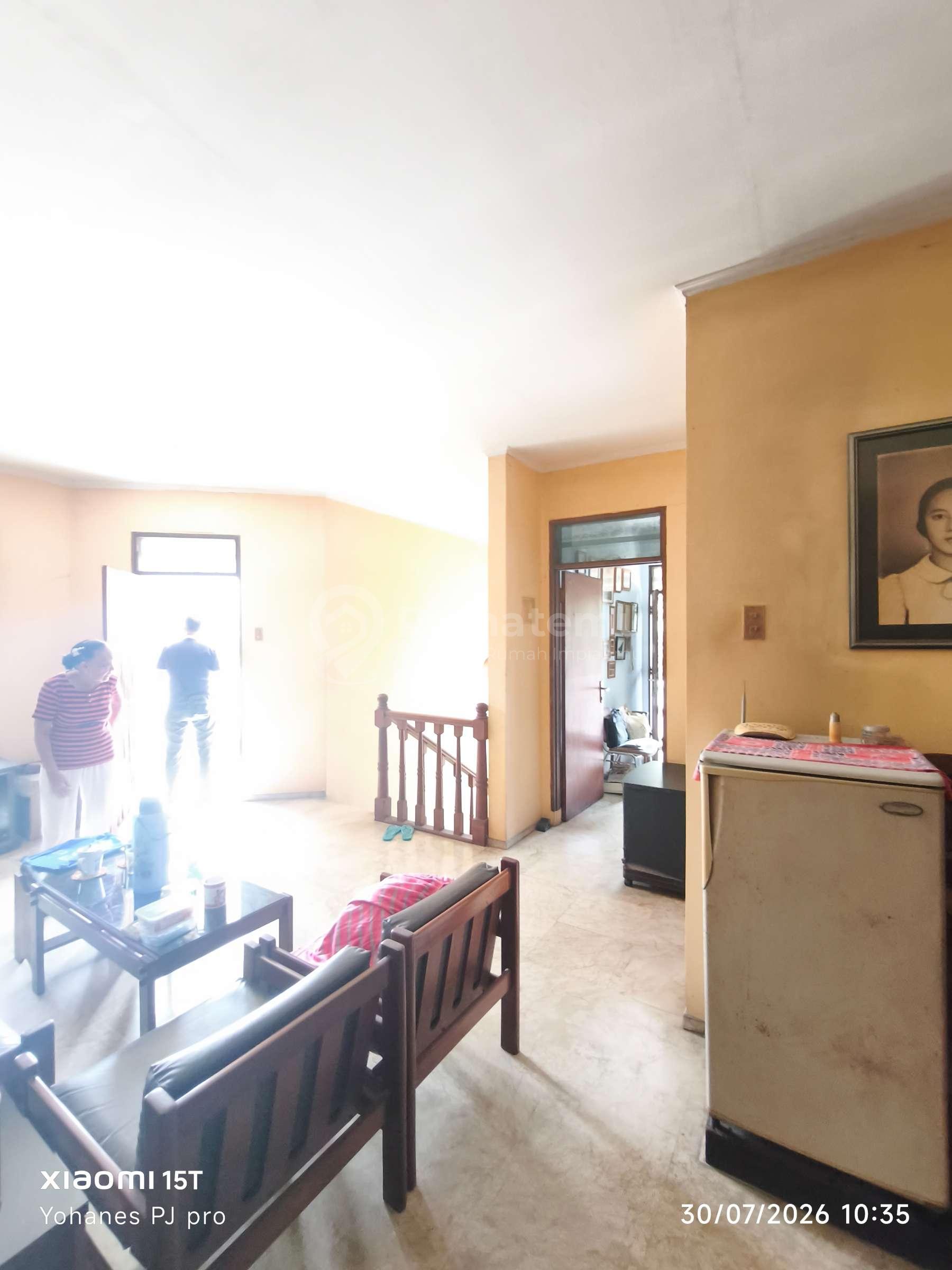 dijual Rumah Lama cocok bangun ulang di Citra 1