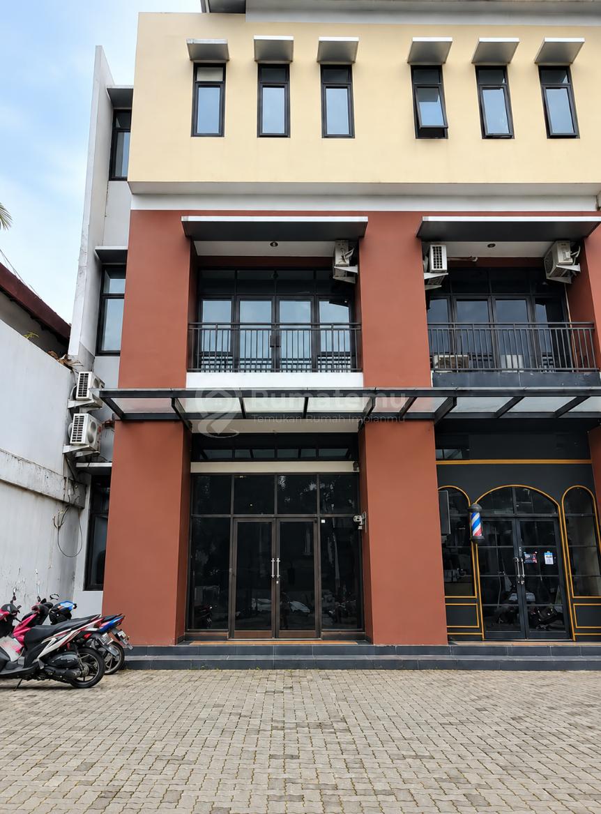 Disewakan Ruko 3 Lantai di Bintaro Sektor 1, SHM dan Listrik Besar