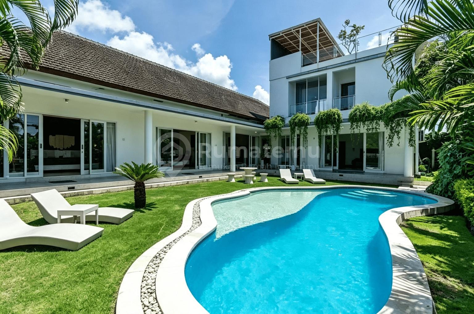 Ready For Leasehold Beautyfull 5 B R Villa In Canggu Bali lokasi strategis