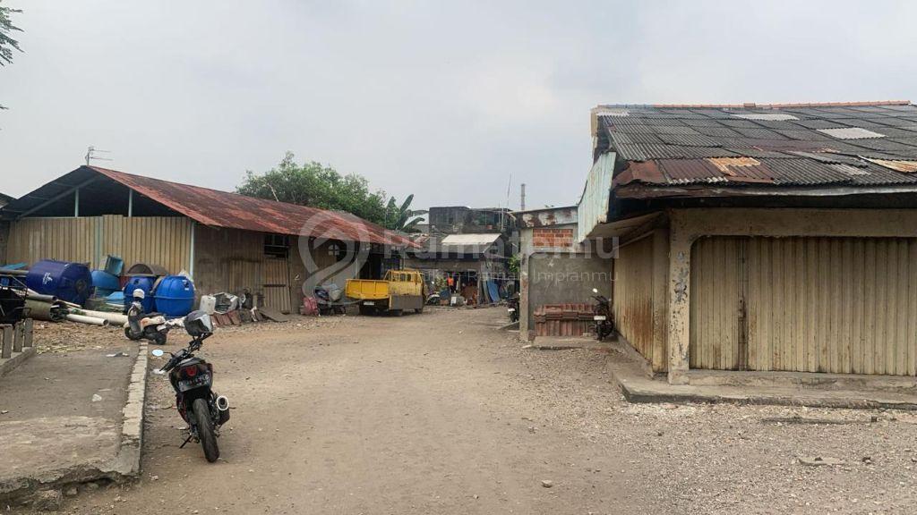Dijual tanah komersial 1.733 m² persis depan Terminal Pulo Gadung, harga turun
