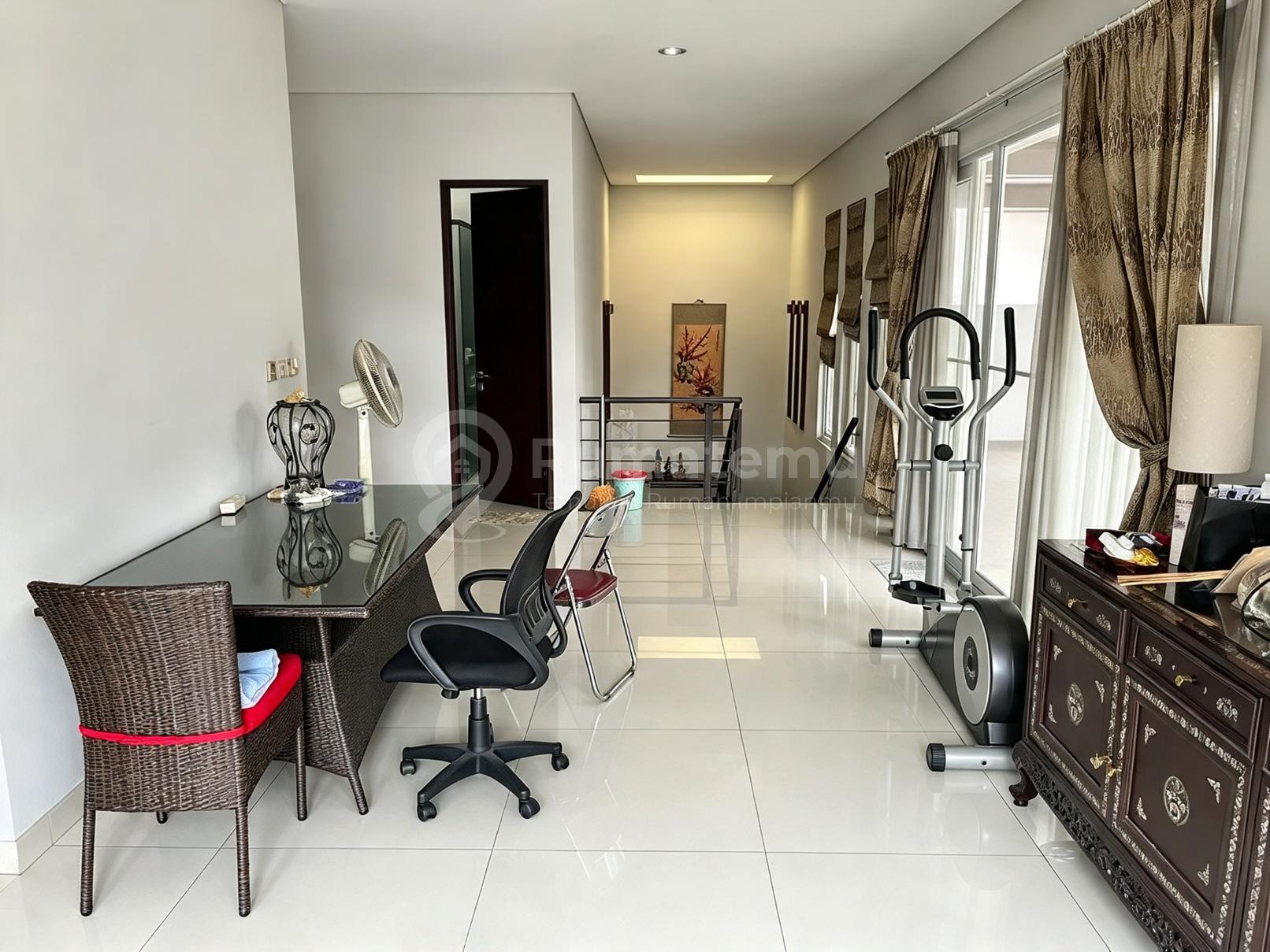 Dijual Rumah Mewah Hoek Rapi Siap Huni Dalam Komplek Citra 2Ext