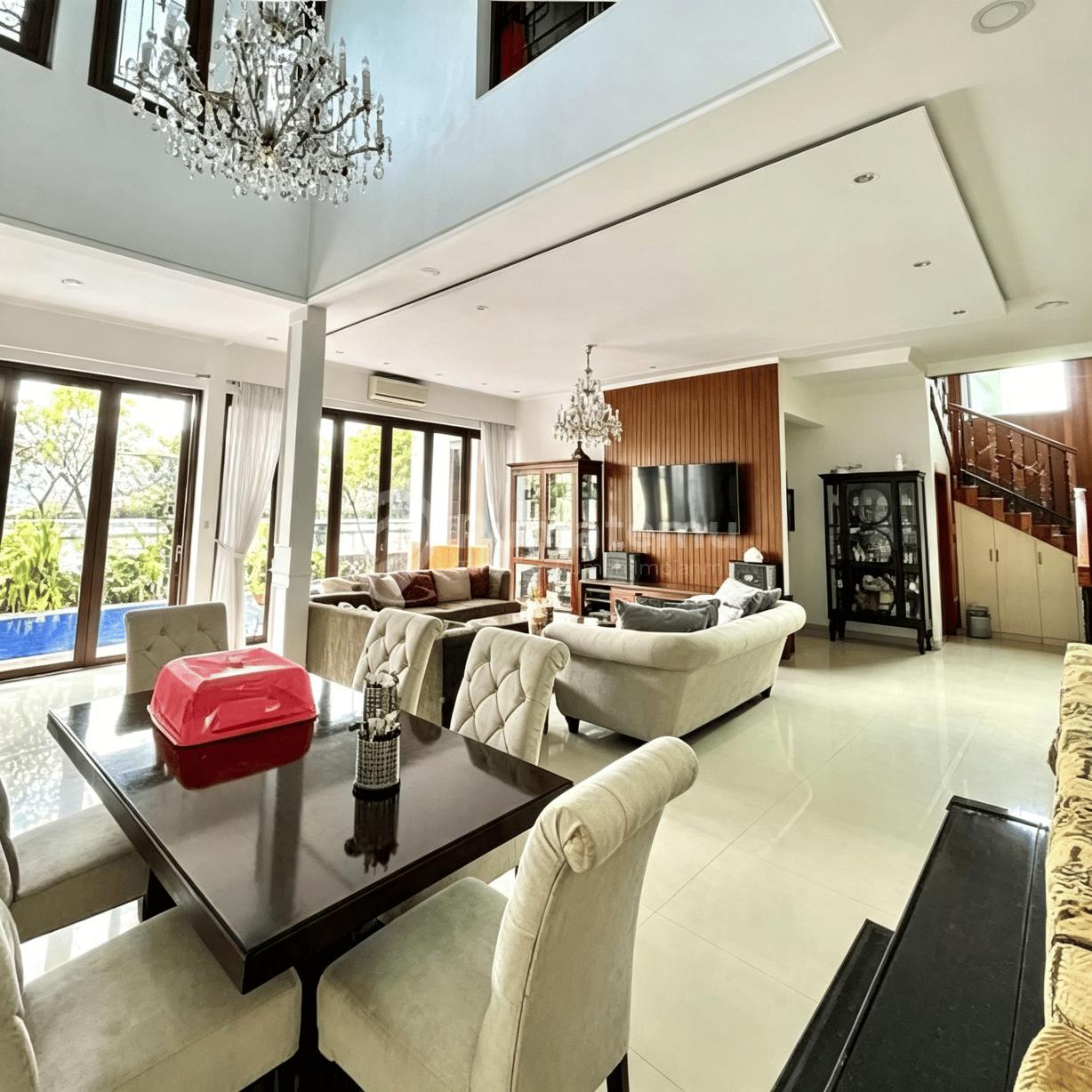 Jual rumah mewah + swimming pool  di perum Gallery Bintaro, Pondok Kacang Timur