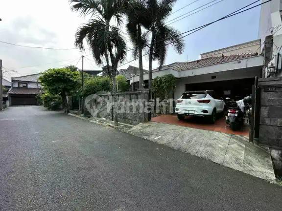 Rumah Bagus Lokasi Asri Dalam Komplek Elite