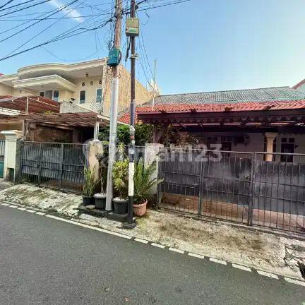 Dijual Rumah 2 Lantai Sekaligus Kos Kosan