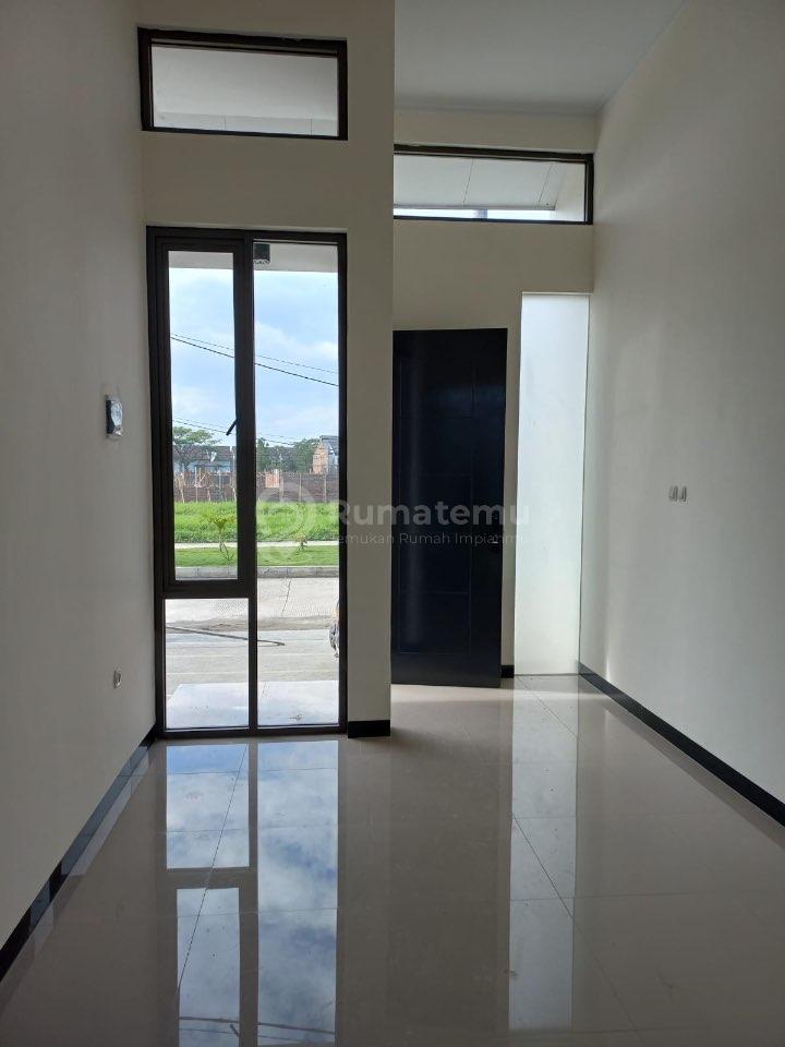 DIJUAL RUMAH STRATEGIS DEPAN TAMAN – TKI 5 GARDENVILLE