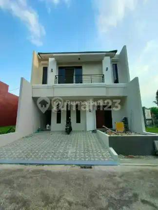 Rumah 2 Lantai cantik siap huni bisa KPR Kencana Loka BSD