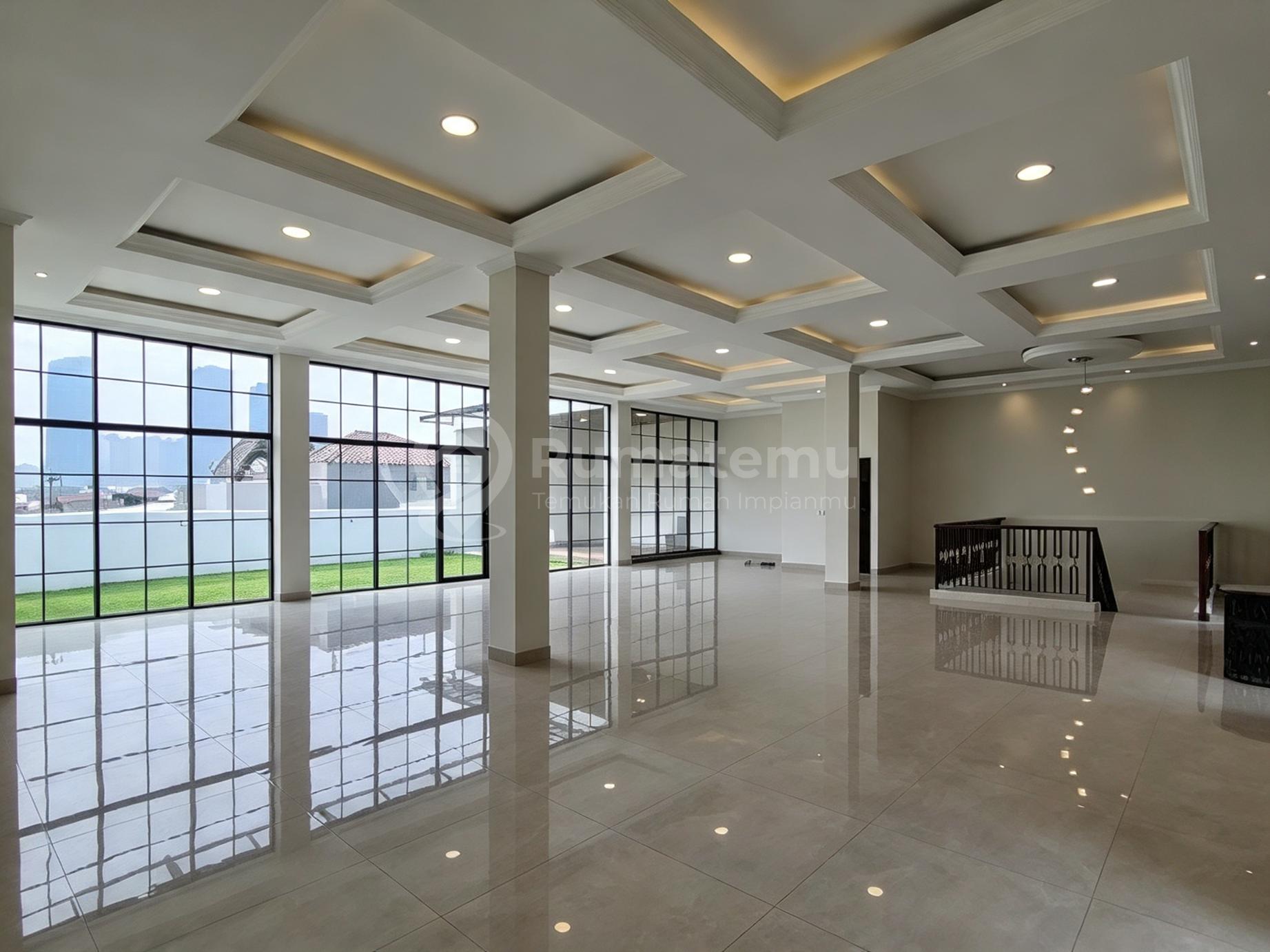 Dijual Rumah Mewah Tomang Ada Garasi dan Carport Siap Huni