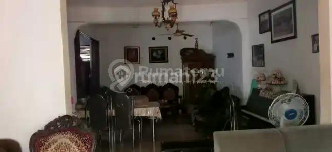 Rumah Lokasi Elit di Komplek Senayan, 550 Meter Ke Jalan Raya Patal Senayan