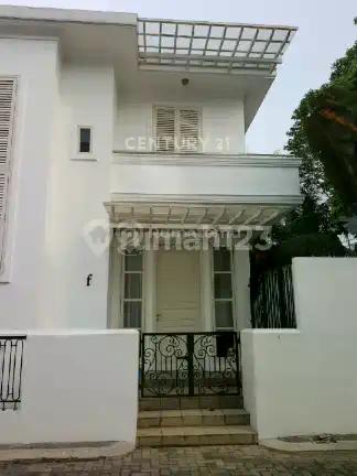 Rumah Mewah Kolam Renang Hadap Utara Barat Kemang Jakarta Selatan