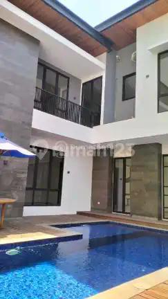 Dijual Rumah Mewah Super Cantik dengan View Swimming Pool