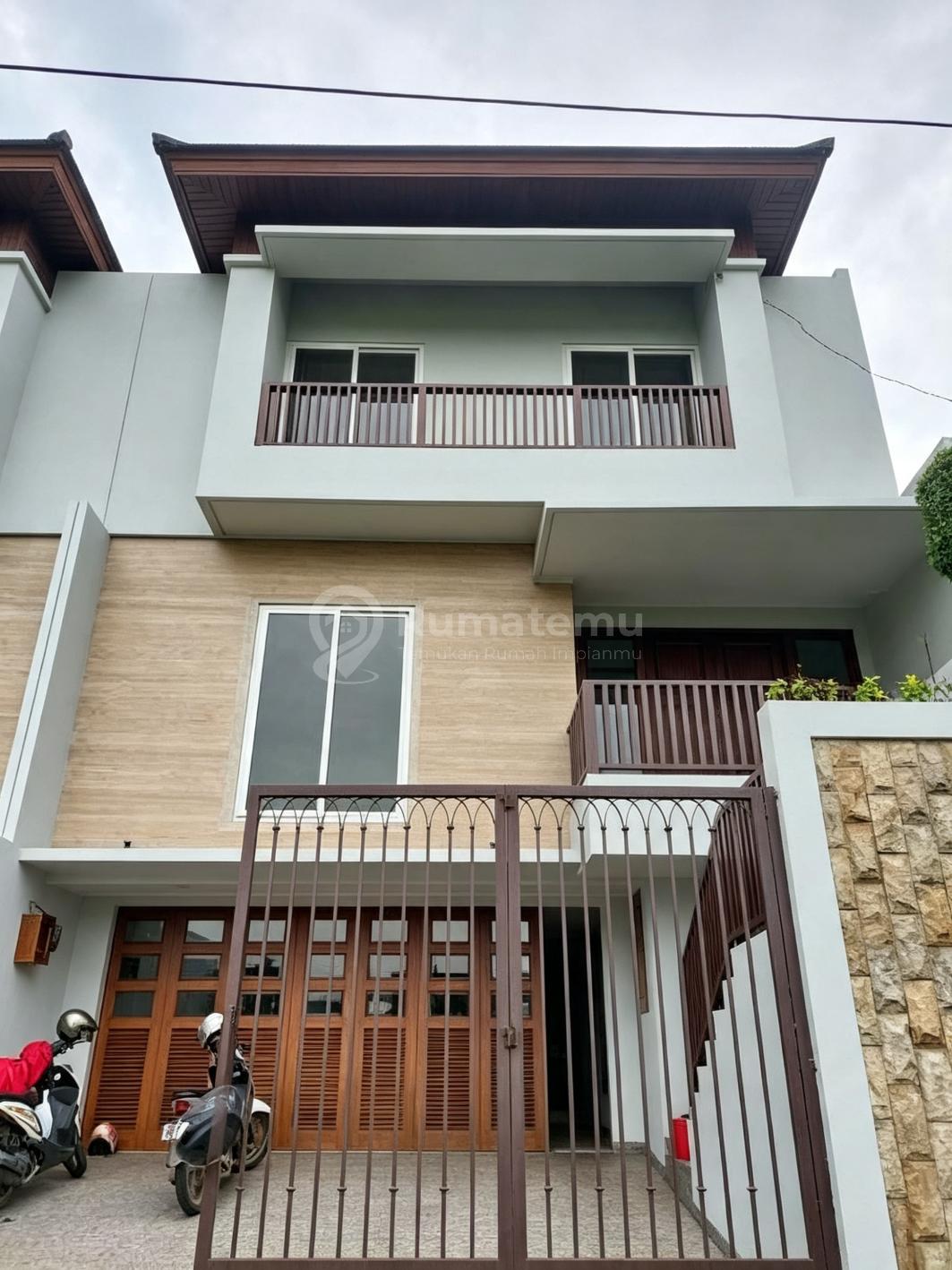 Jual rumah mewah baru minimalis + swimming pool unfurnish area Ampera - Cilandak Timur