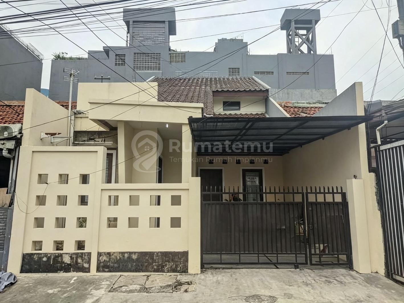 Dijual rumah komplek tusuk sate siap huni Akses jalan 2 mobil di Bendungan Hilir