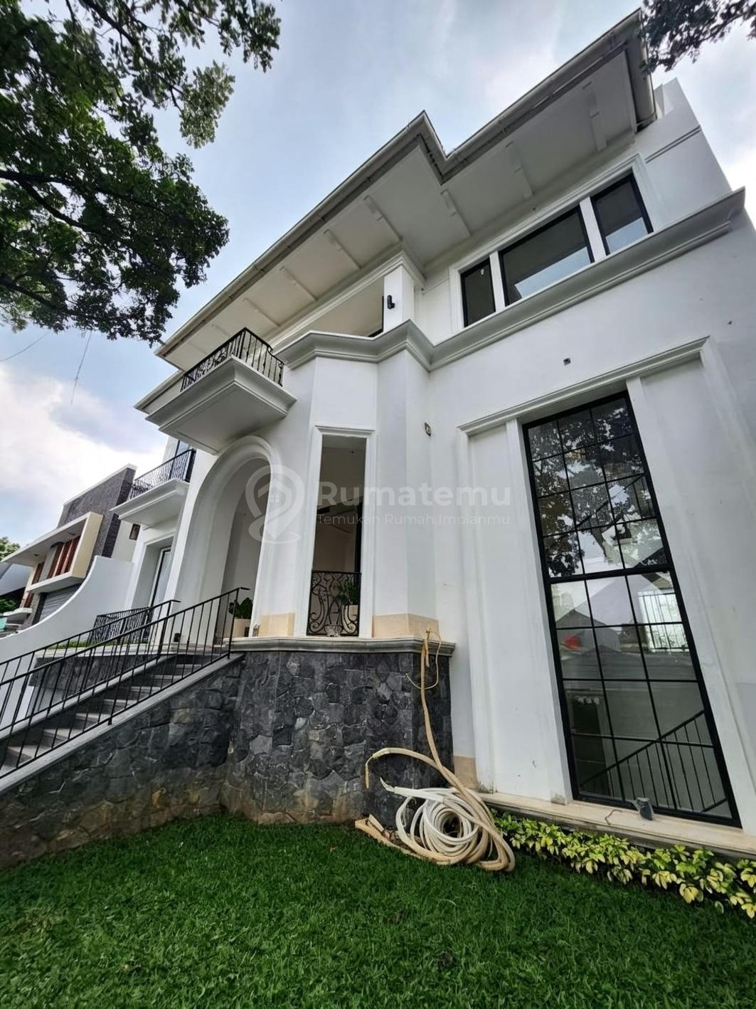 Dijual Rumah baru mewah Swimming pool Lantai Marmer Import di Kebayoran Baru, Jakarta Selatan