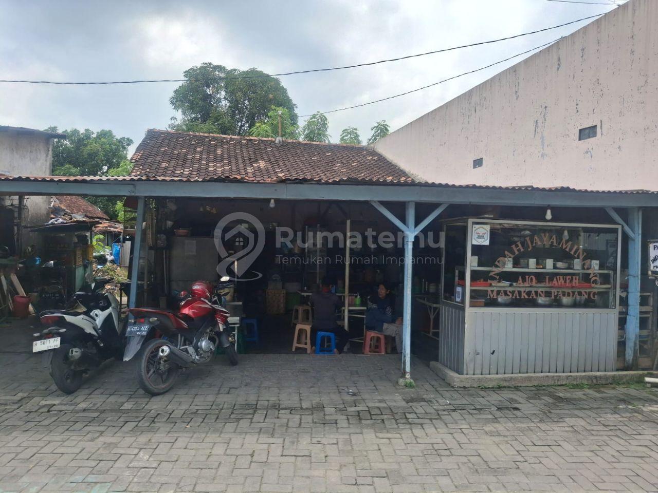 Dijual tanah bonus bangunan lawas Tenhah kota Gayam sari 