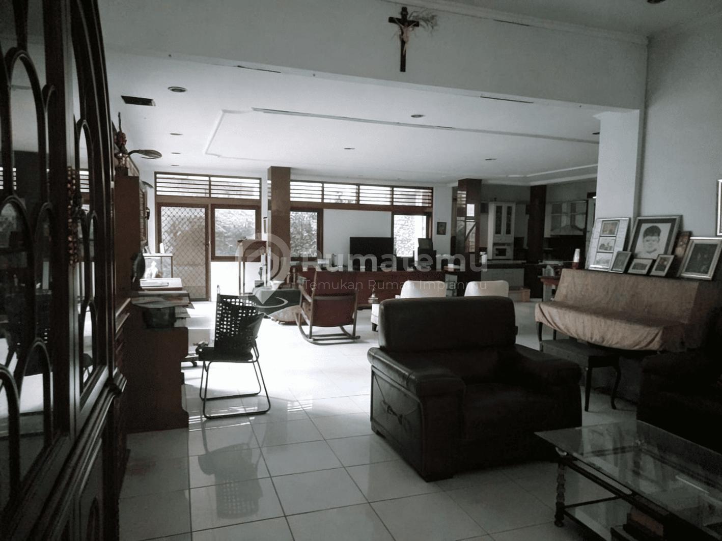 Dijual rumah Fully Furnished Akses 2 jalan mobil di Petamburan, Tanah Abang, Jakarta Pusat