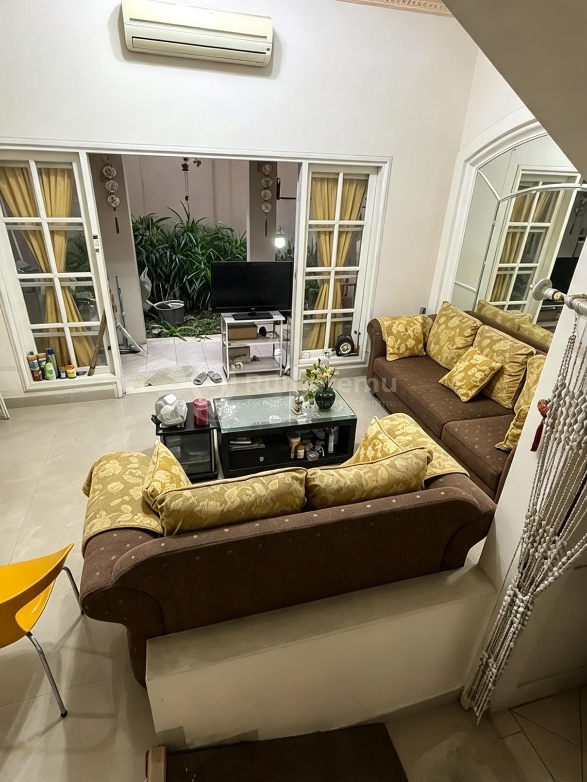 Angel Residence, Kalideres, Jakarta Barat..Disewakan Rumah 2 Lantai, Minimal Sewa 2 Tahun, Deposit 15 Juta, Hadap Selatan, Listrik : 3500W, Air : Wtp, Full Furnished, Good Quality.-R1n09261
