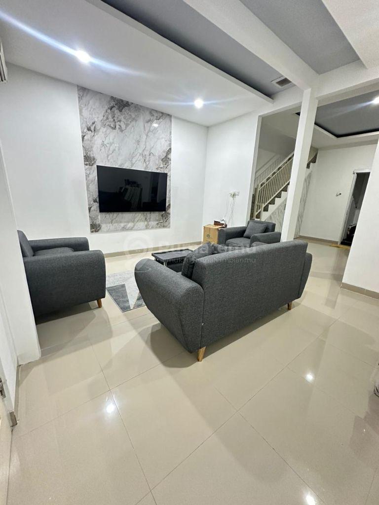Rumah Cantik 2 Lantai Siap huni Full Furnish di Bulevar Hijau Kota Harapan Indah Bekasi