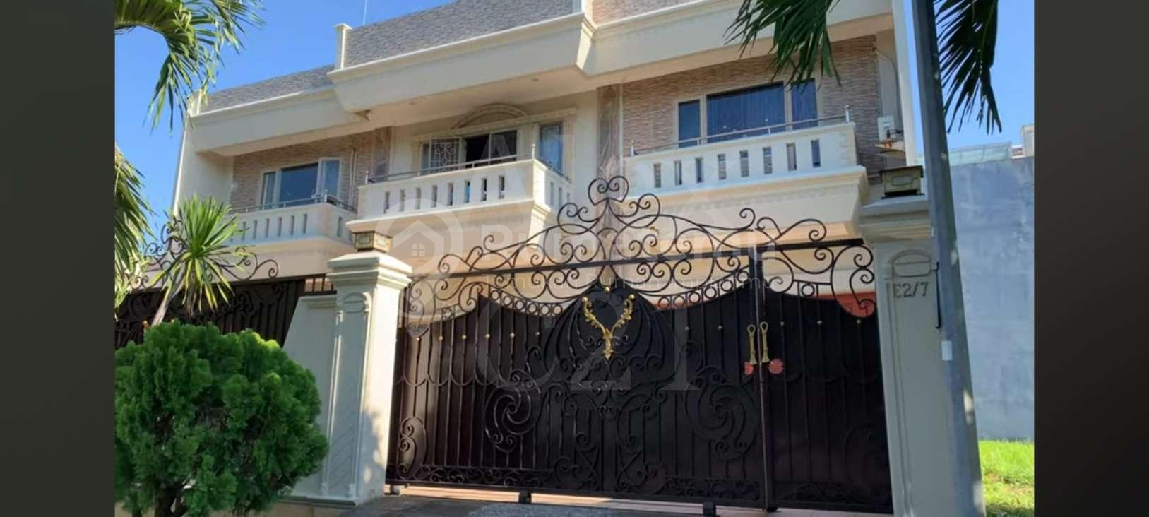 Dijual rumah 3 lantai mewah dan modern di Taman grisenda, PIK, Jakarta Utara