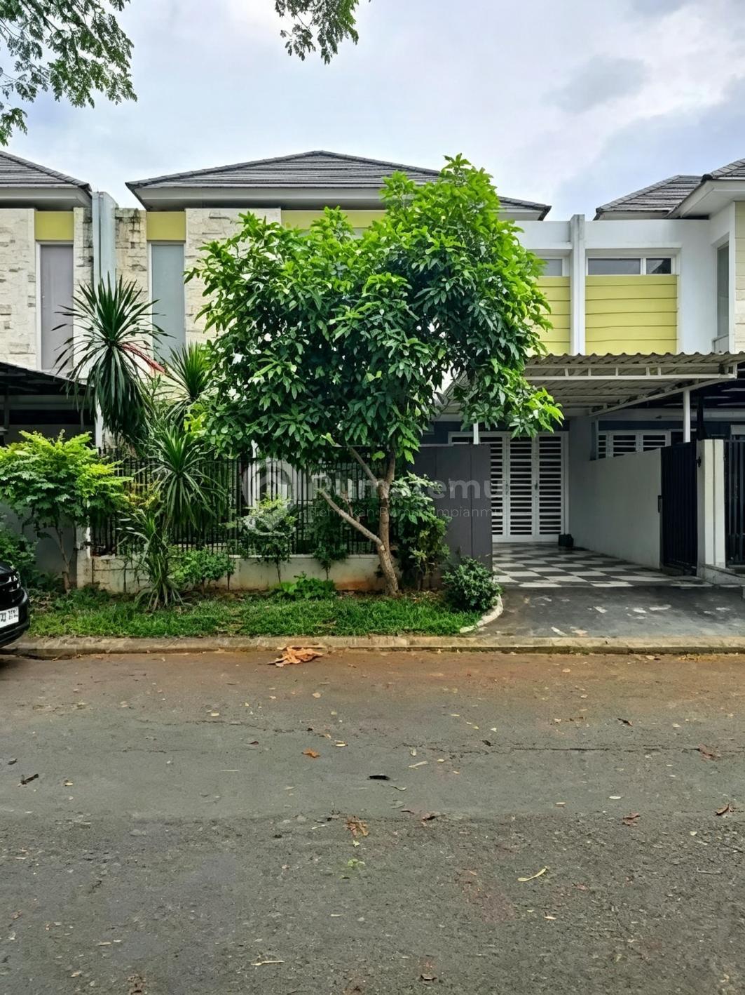 Rumah Second Dalam Perumahan Metland Menteng