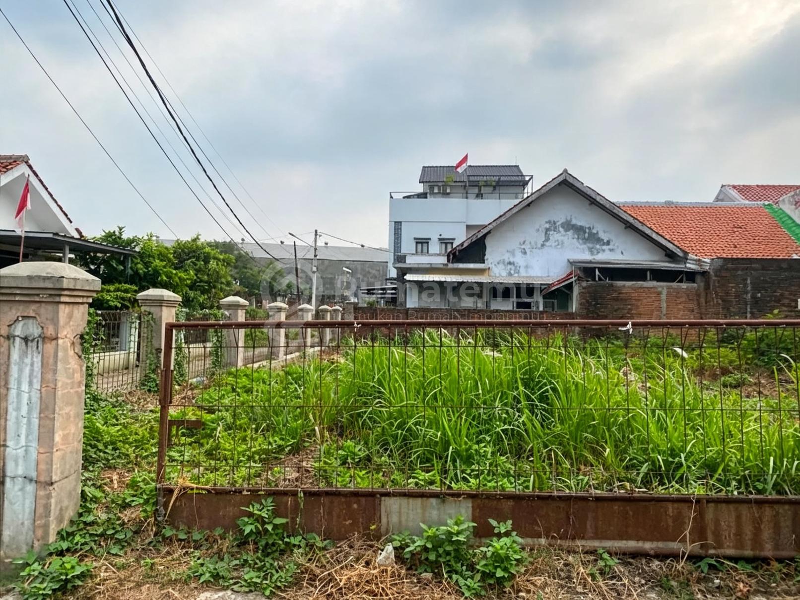 Dijual Tanah SHM 306M Strategis Sayap Tuparev Belakang Baraja Cirebon. Sangat cocok dijadikan investasi jangka panjang.