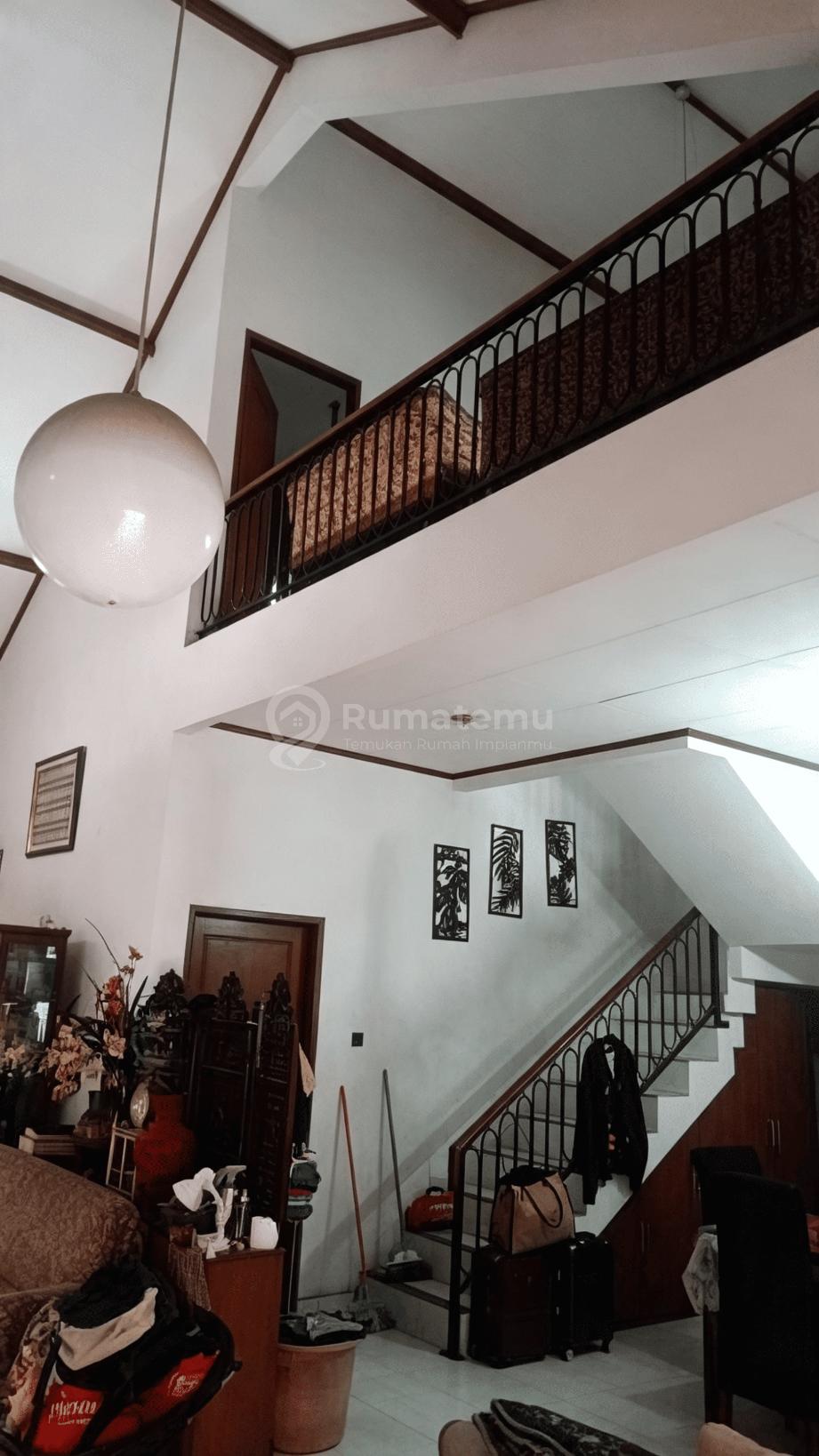 Disewakan rumah town house plus swiming pool  unit town house ac di 3 kamar di Cilandak Barat