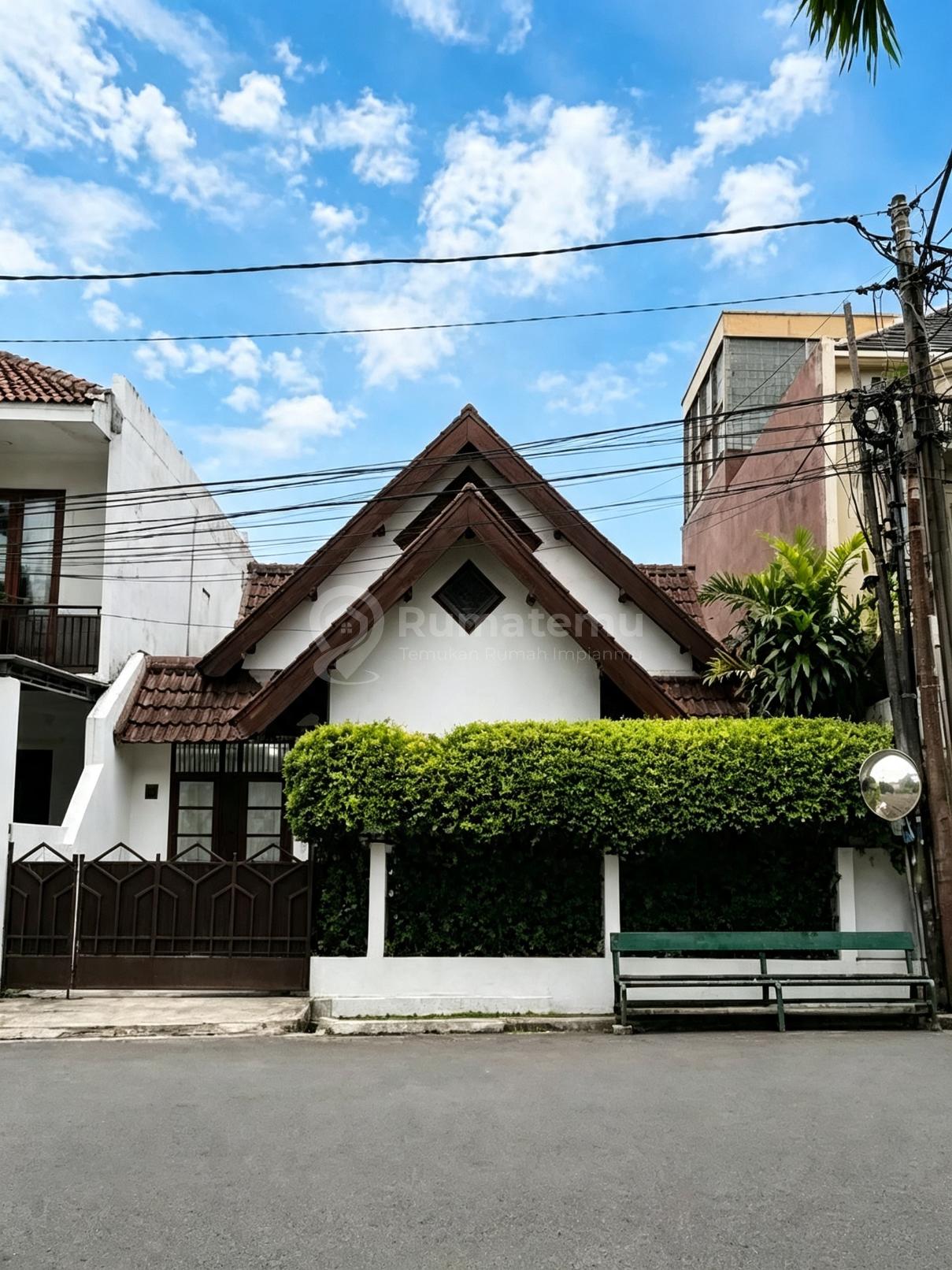 Dijual Rumah 1 Lantai Bagus Lingkungan Aman Lokasi Strategis di Bintaro Jaya Sektor 3