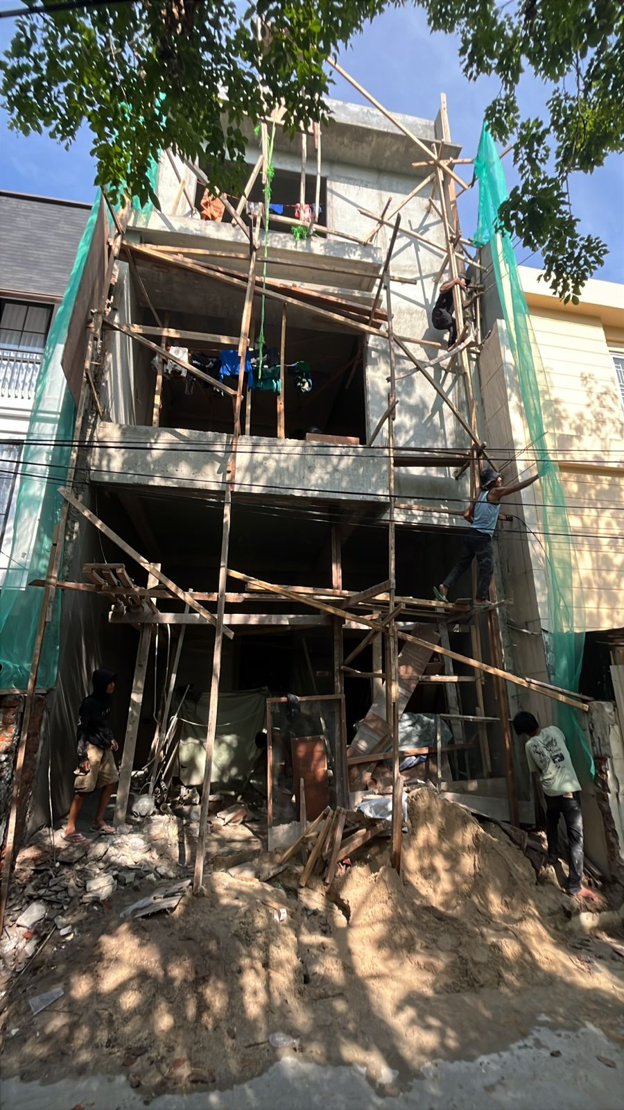 Rumah Taman Ratu Brand New