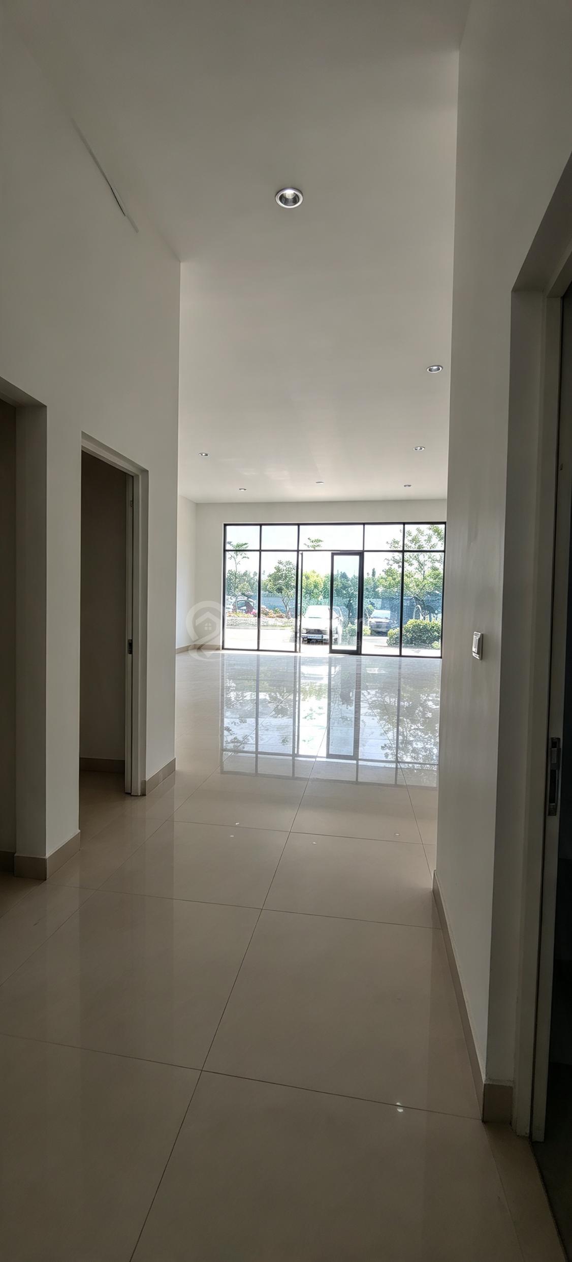 Disewakan Ruko Pik 2 Parkiran Luas Area Ramai
