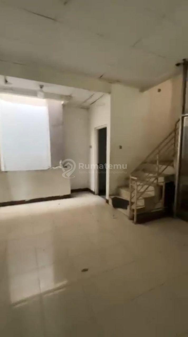 Disewakan ruko 2½lt di Boulevard Hijau, Harapan Indah. Bekasi