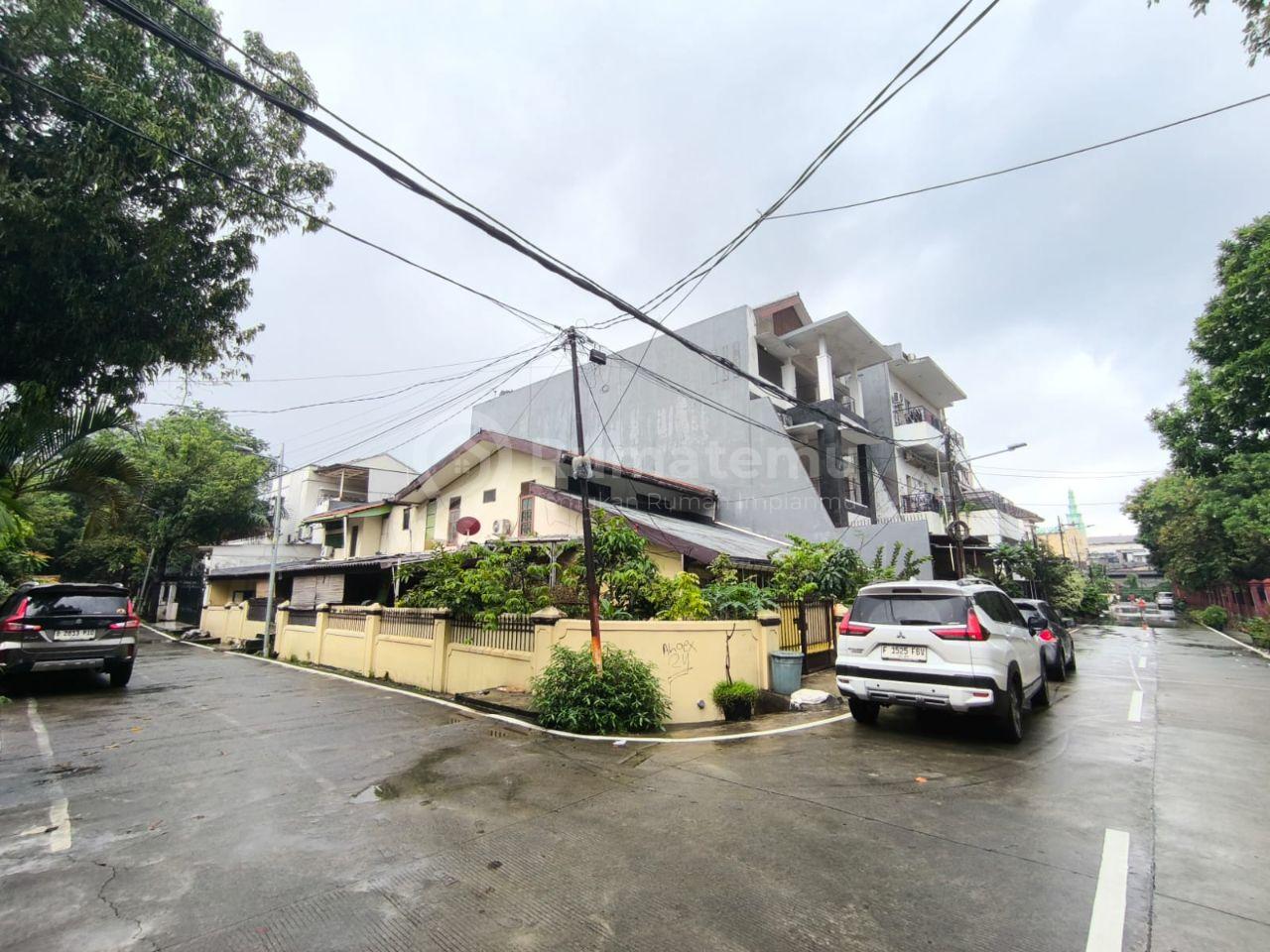 JUAL cepat Rumah di Pejompongan, cocok untuk Investasi kost2 an Bebas banjir 