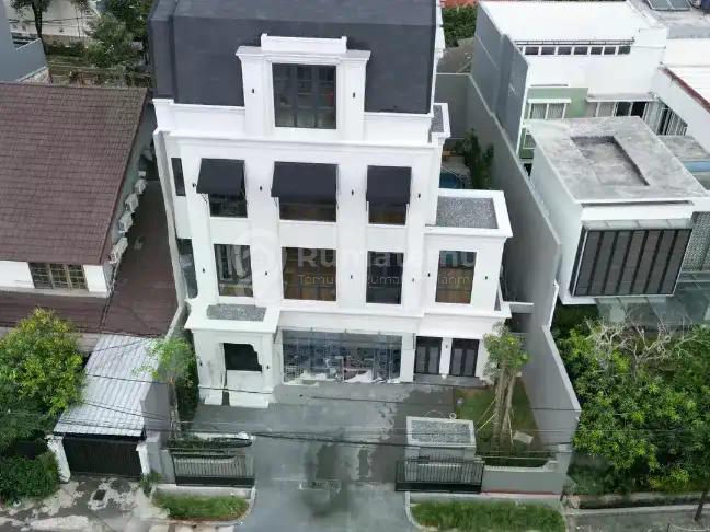 Rumah Brand New  The American Classic House 4 Fl With Lift At Senopati Area, Kebayoran Baru, jakarta Selatan