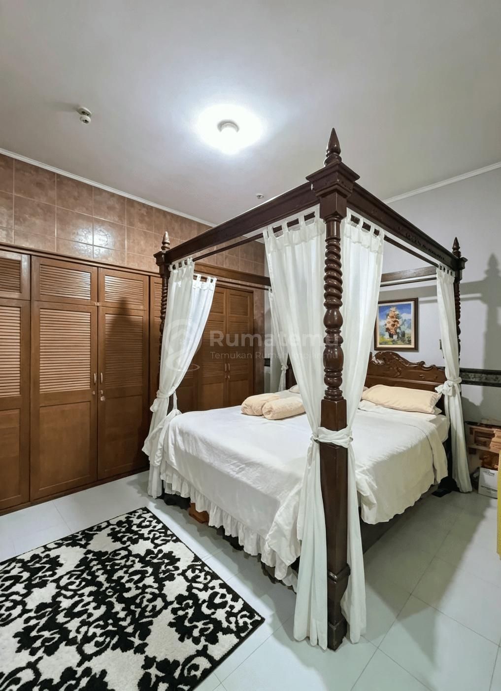 DIJUAL RUMAH TANAH KUSIR,5 KT 30X20 M SHM,KEBAYORAN LAMA,JAKARTA SELATAN