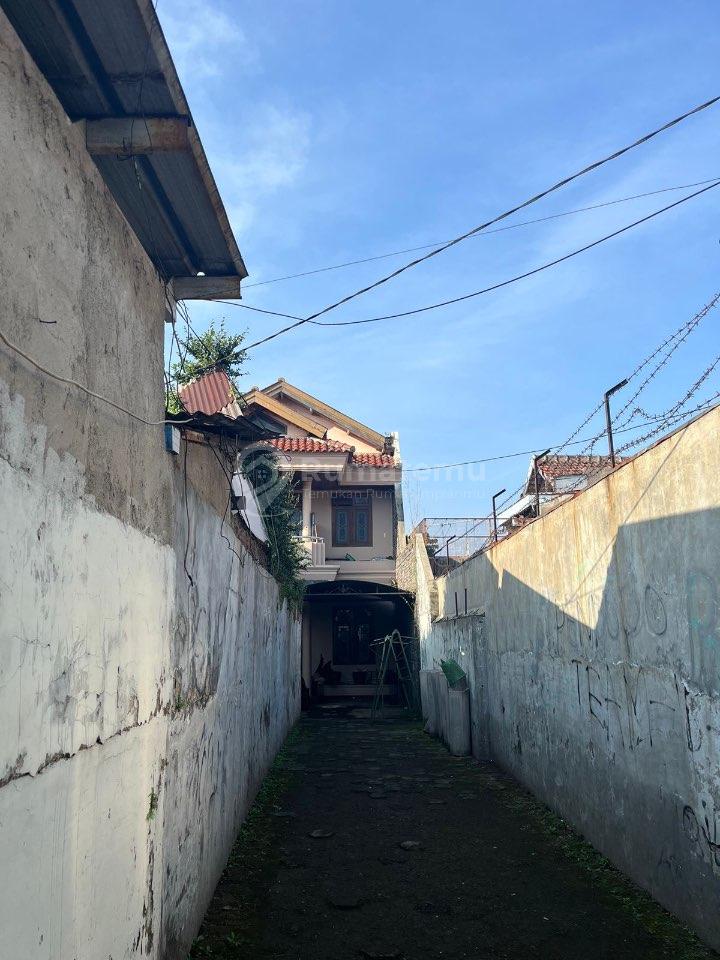 DIJUAL — RUMAH 3 LANTAI STRATEGIS PINGGIR JALAN RAYA PAGARSIH BARAT, BANDUNG