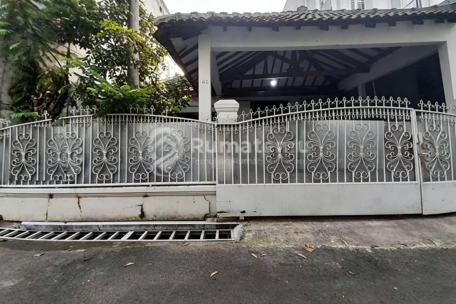 Dijual Rumah Strategis Dengan Row jalan 2 mobil di Gandaria Selatan, Cilandak, Jakarta