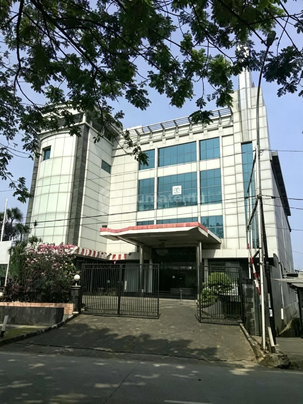 Gedung Siap Pakai Strategis Pinggir Jalan Raya