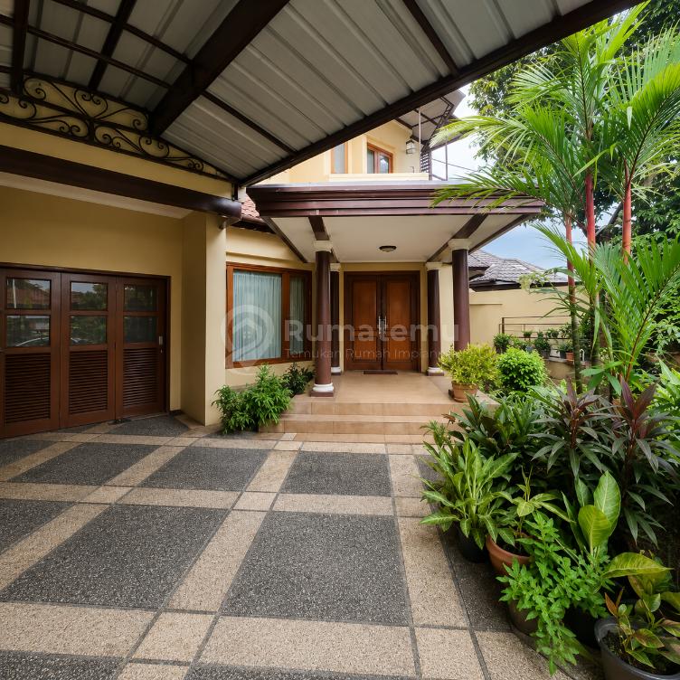 Rumah cantik siap transaksi hadap timur Pejaten Indah Jakarta Selatan