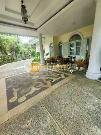 Rumah Mewah Klasik Tanah Luas Hook Dalam Komplek Di Kota Bogor