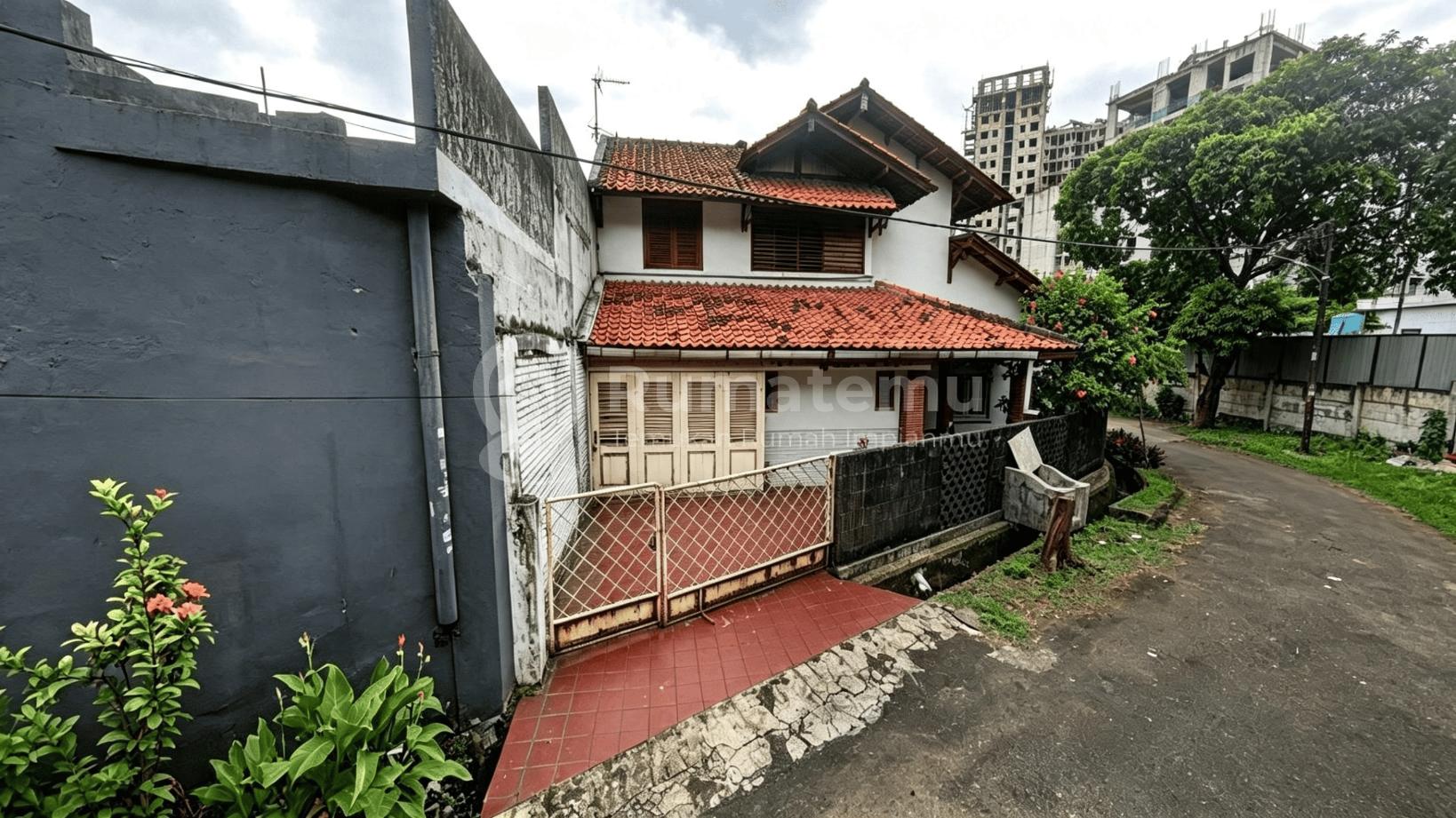 Di jual rumah lama komplek Lingkungan nyaman di dalam komplek di area Cikunir, Jaka Mulya, Bekasi