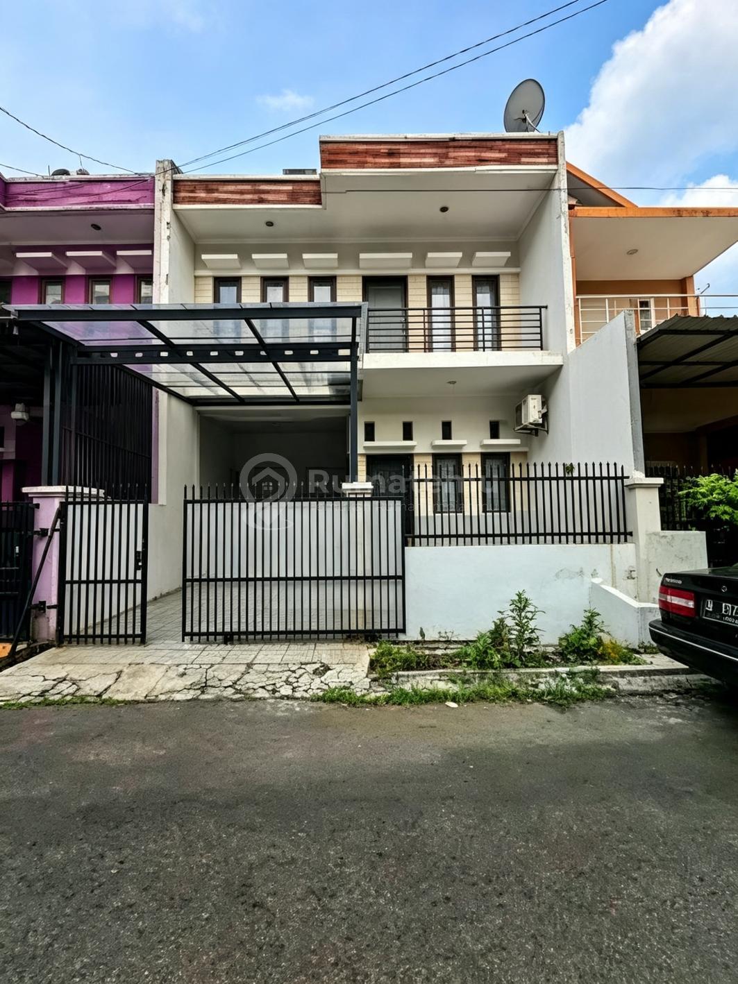 Rumah Bagus Dalam Komplek Billymoon di Pondok Kelapa