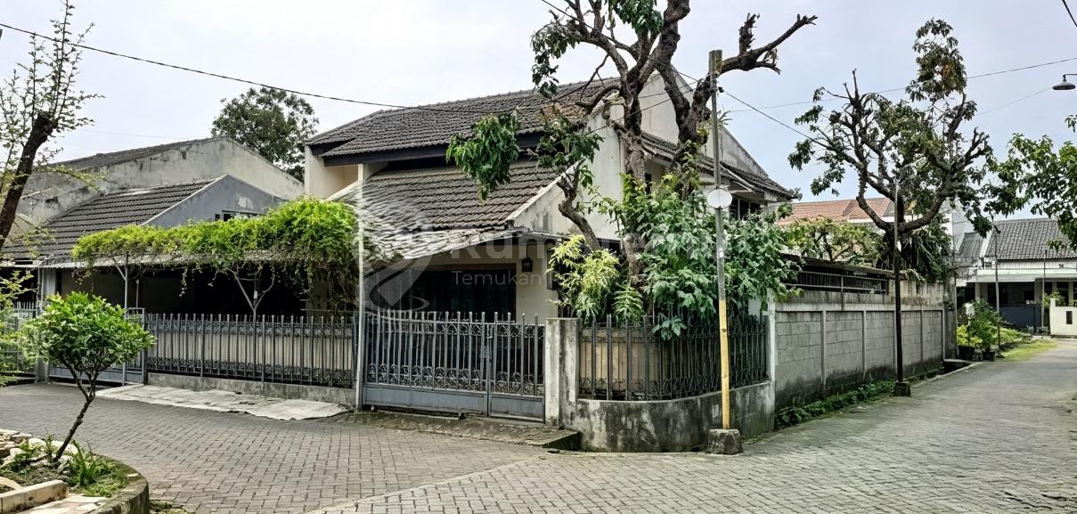 Dijual murah rumah asri hoek 2 lt di cimone karawaci Tangerang