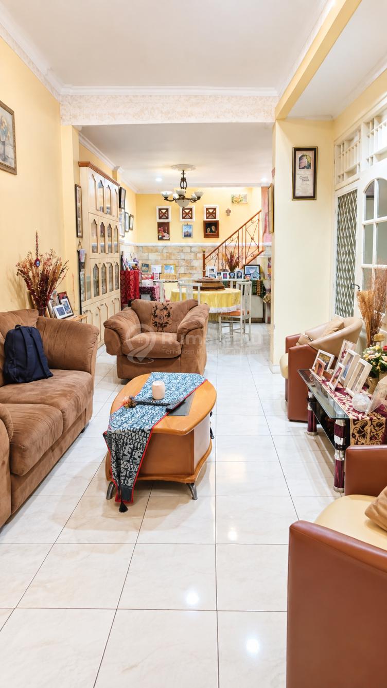 RUMAH KEMANGGISAN SEMI FURNISH BANGUNAN ESTETIK DEKAT SLIPI JAKARTA BARAT
