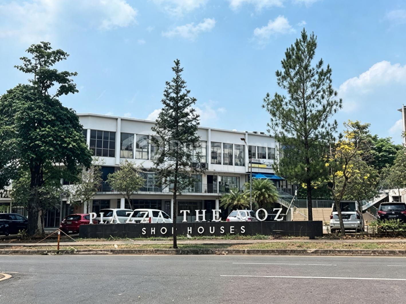 Ruko Piazza The Mozia BSD City Tangerang, lokasi ramai dan stategis harga 3,2  miliar