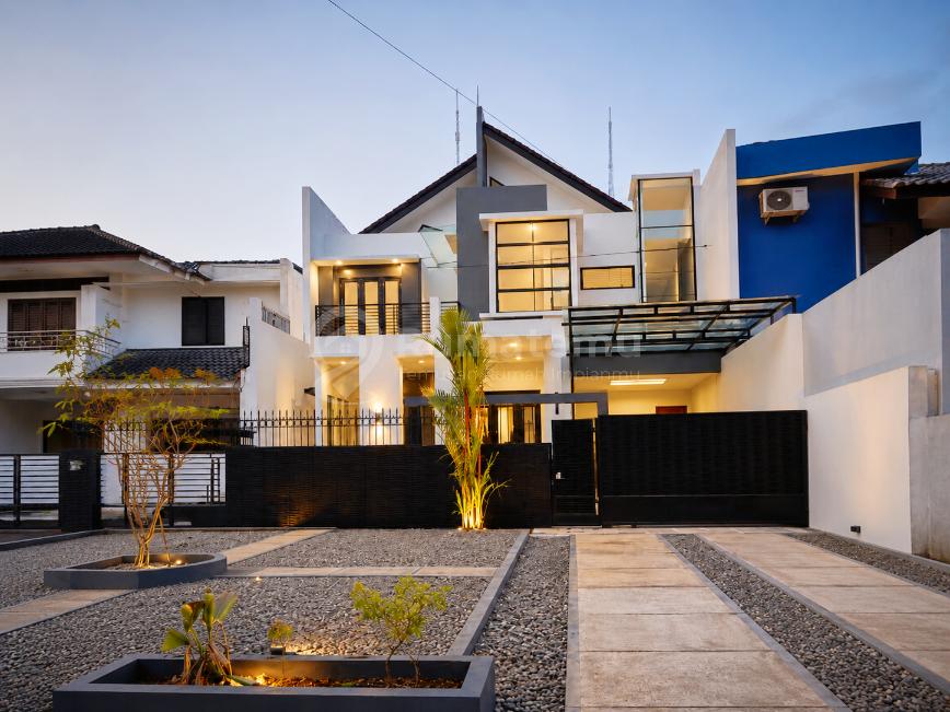 DIJUAL RUMAH JOGLO FULL RENOVASI DESIGN CANTIK FURNISH JAKARTA BARAT