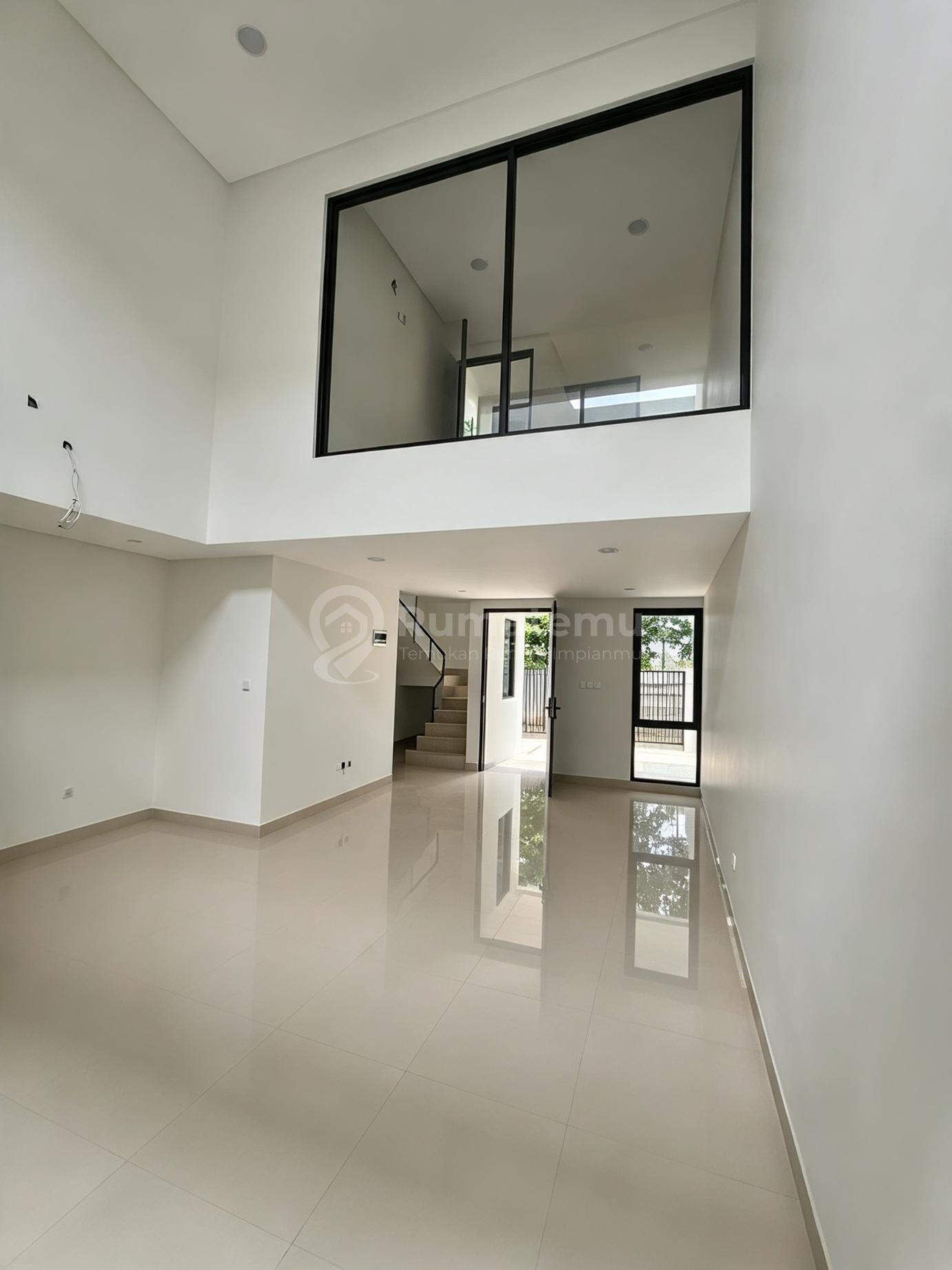 Citra 2, Pegadungan, Kalideres, Jakbar..Disewakan Rumah 3 Lantai, Baru Renov Total, Kosongan, Minimal Sewa 2 Tahun, PLN 2200W, Air Pam, Row Jalan 2.5 Mobil.-5R10826 | Rumah123