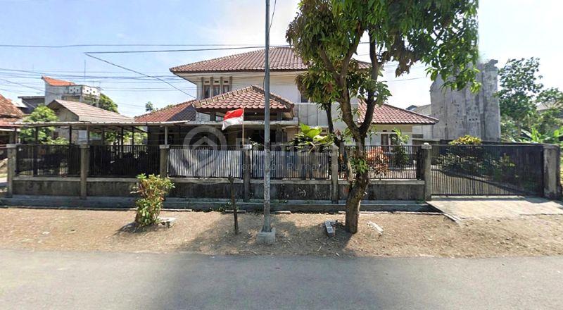 Rumah Klasik Tropis 5 Kamar Tidur 5 Kamar Mandi Garasi Carport Luas Jalan Lebar Bebas Banjir Dekat Kawasan Komersial Kuliner Perkantoran Sekolah di Arcamanik Bandung