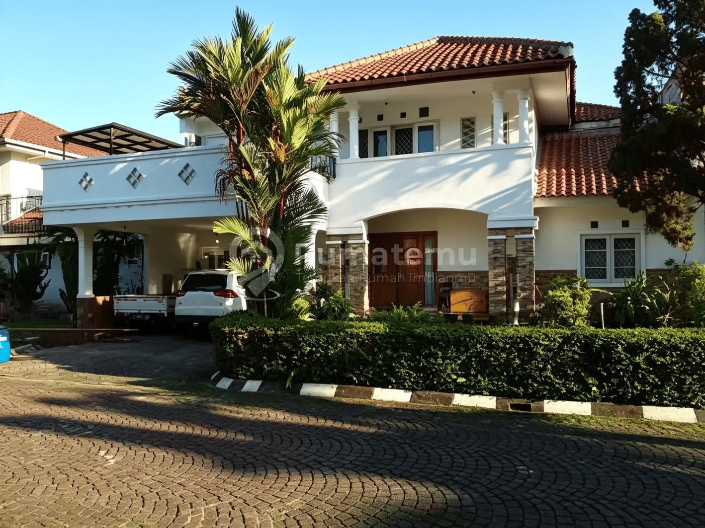 Rumah 2 Lantai Asri Nyaman dan Aman Taman Giriloka BSD