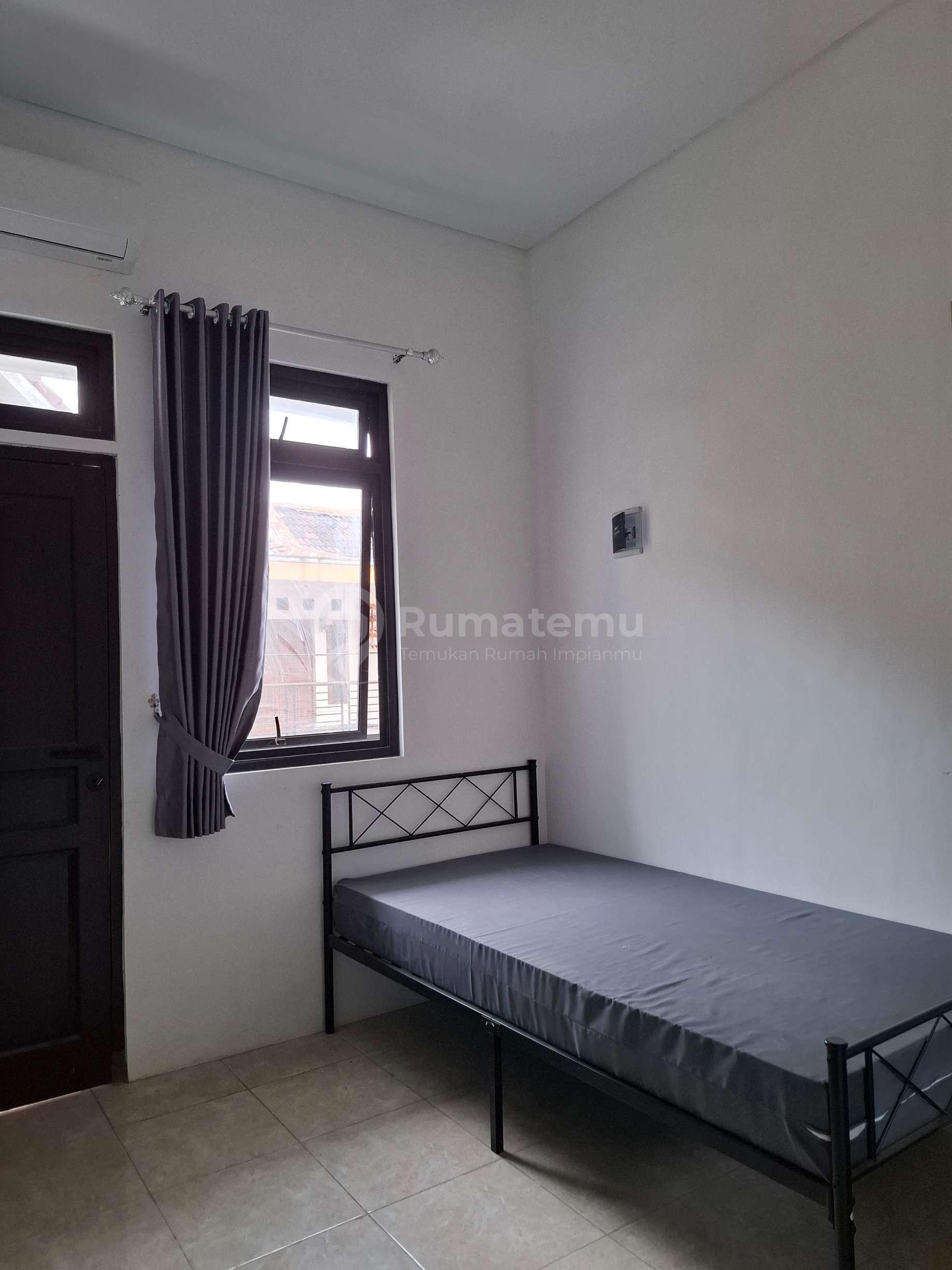Rumah 2 lantai perumahan taman kuantan sendangadi mlati sleman yogyakarta